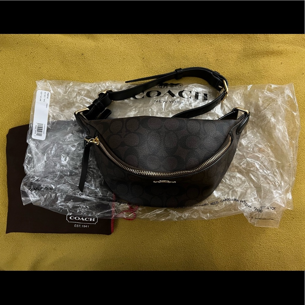 Coach bumbag in signature canvas